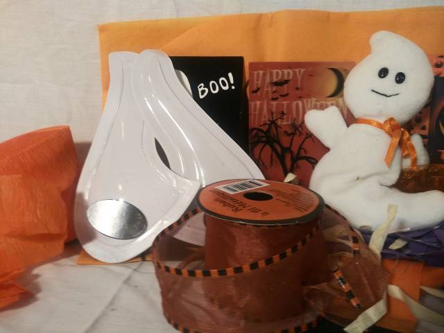 Assorted Halloween decor