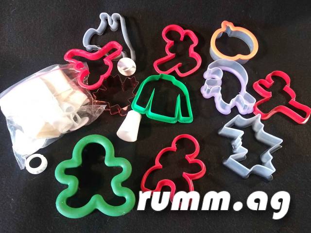 Cookie cutters and pastry pipe